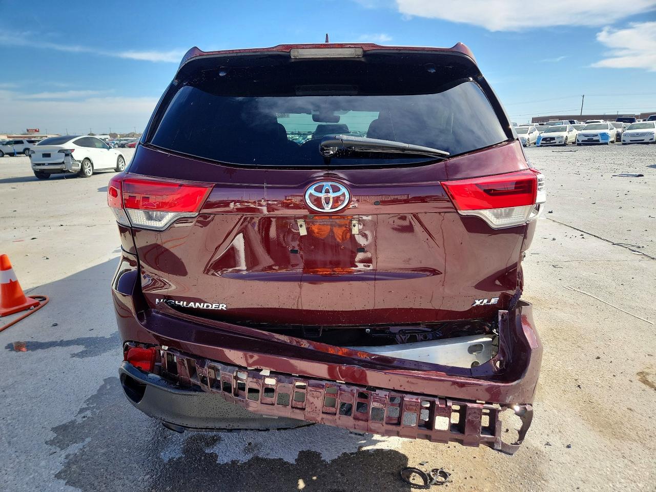 2019 TOYOTA HIGHLANDER XLE photo 6