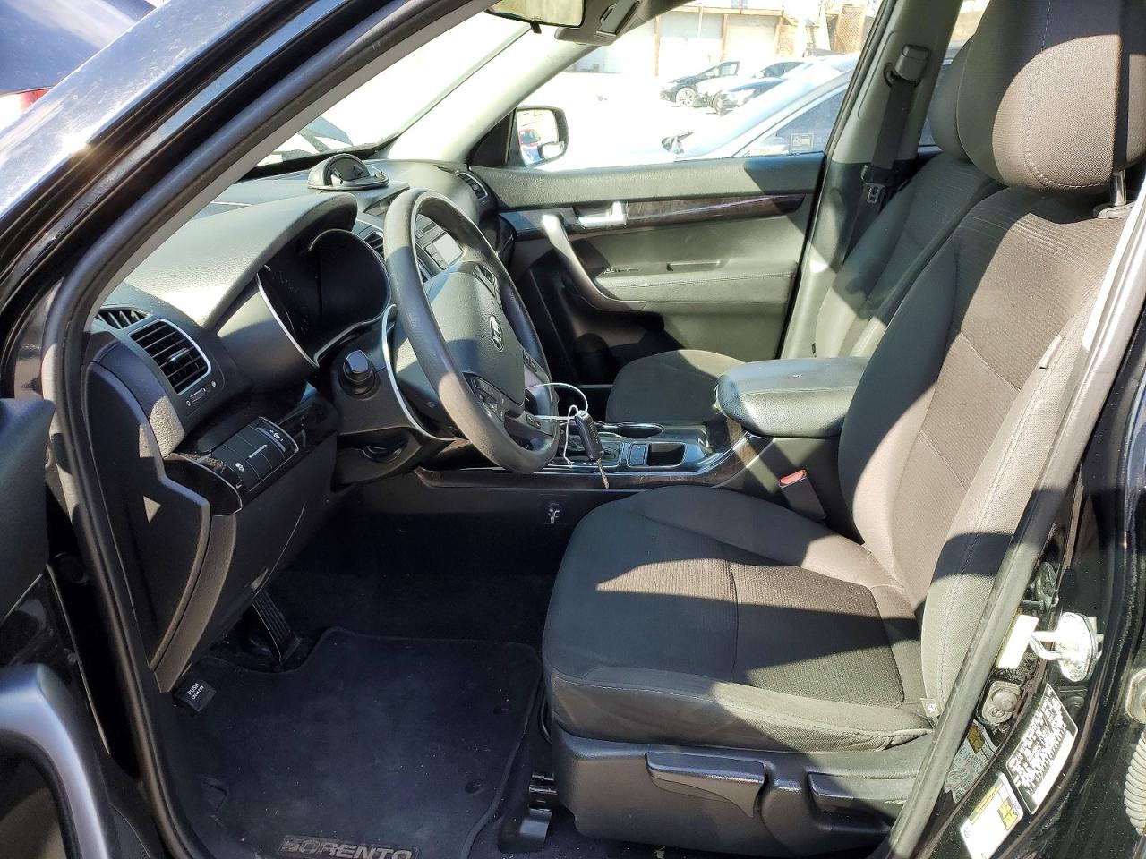 2015 KIA SORENTO LX photo 13