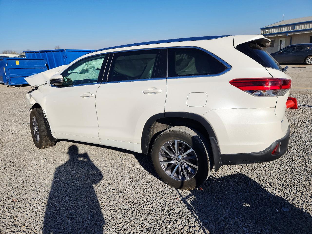 2017 TOYOTA HIGHLANDER XLE photo 3