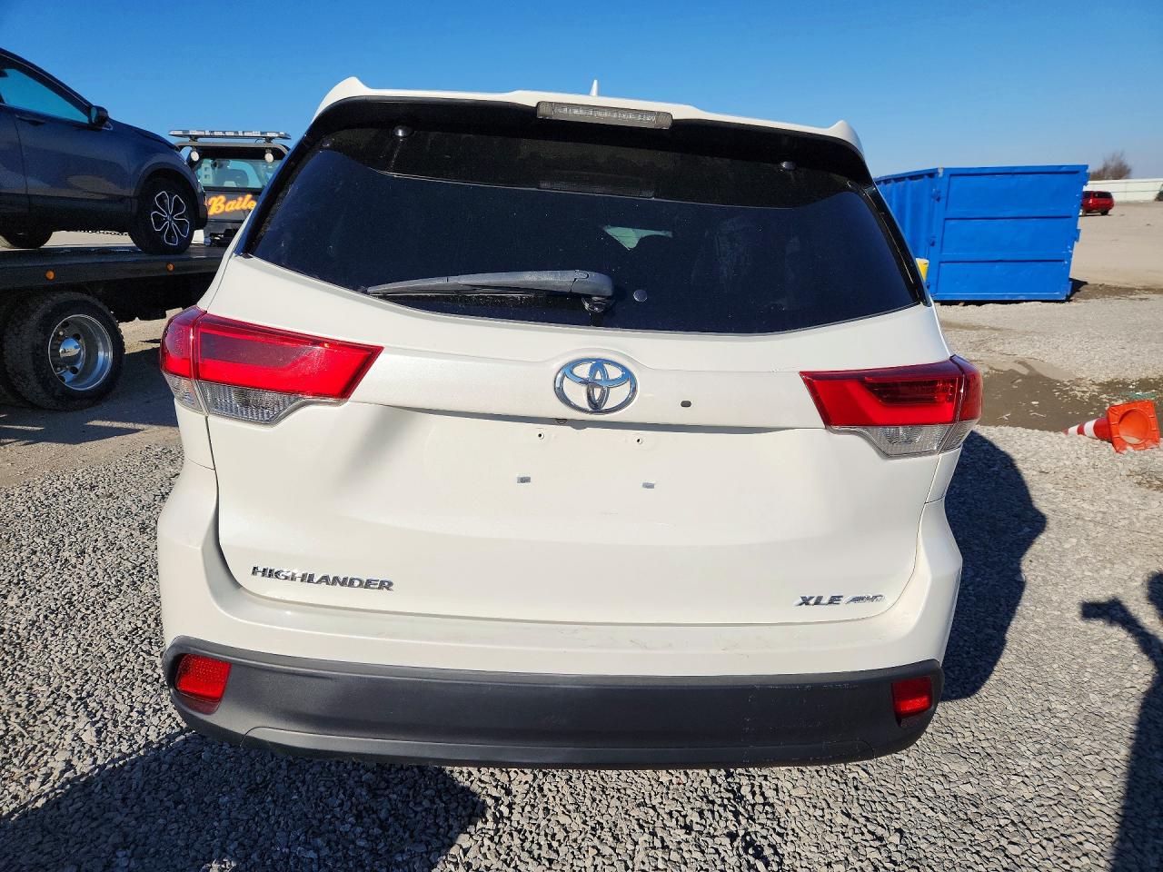 2017 TOYOTA HIGHLANDER XLE photo 11