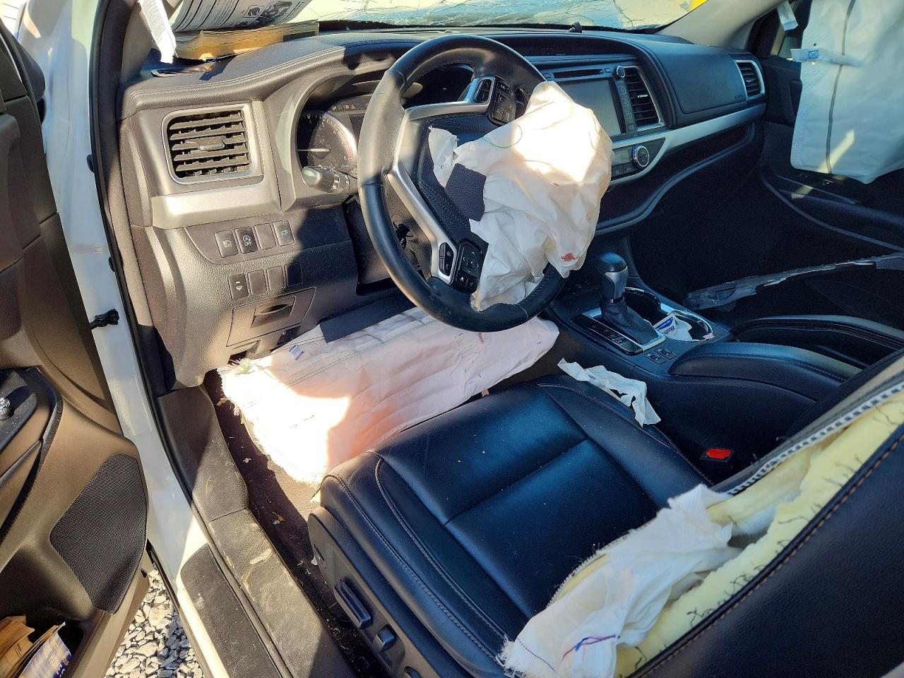 2017 TOYOTA HIGHLANDER XLE photo 15