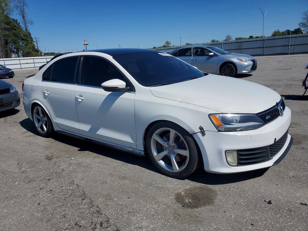 2013 VOLKSWAGEN JETTA GLI photo 10