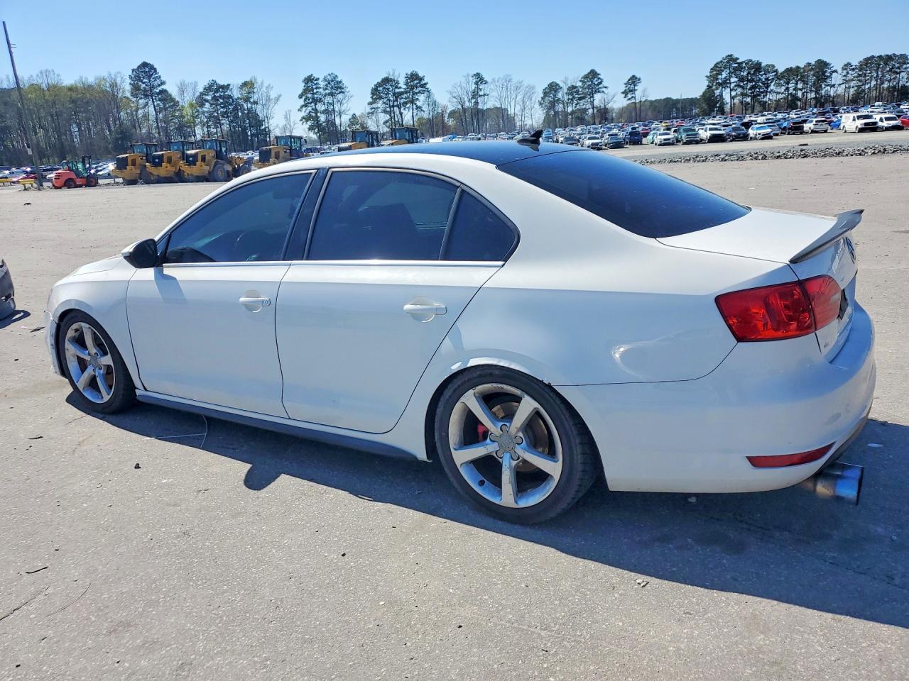 2013 VOLKSWAGEN JETTA GLI photo 4
