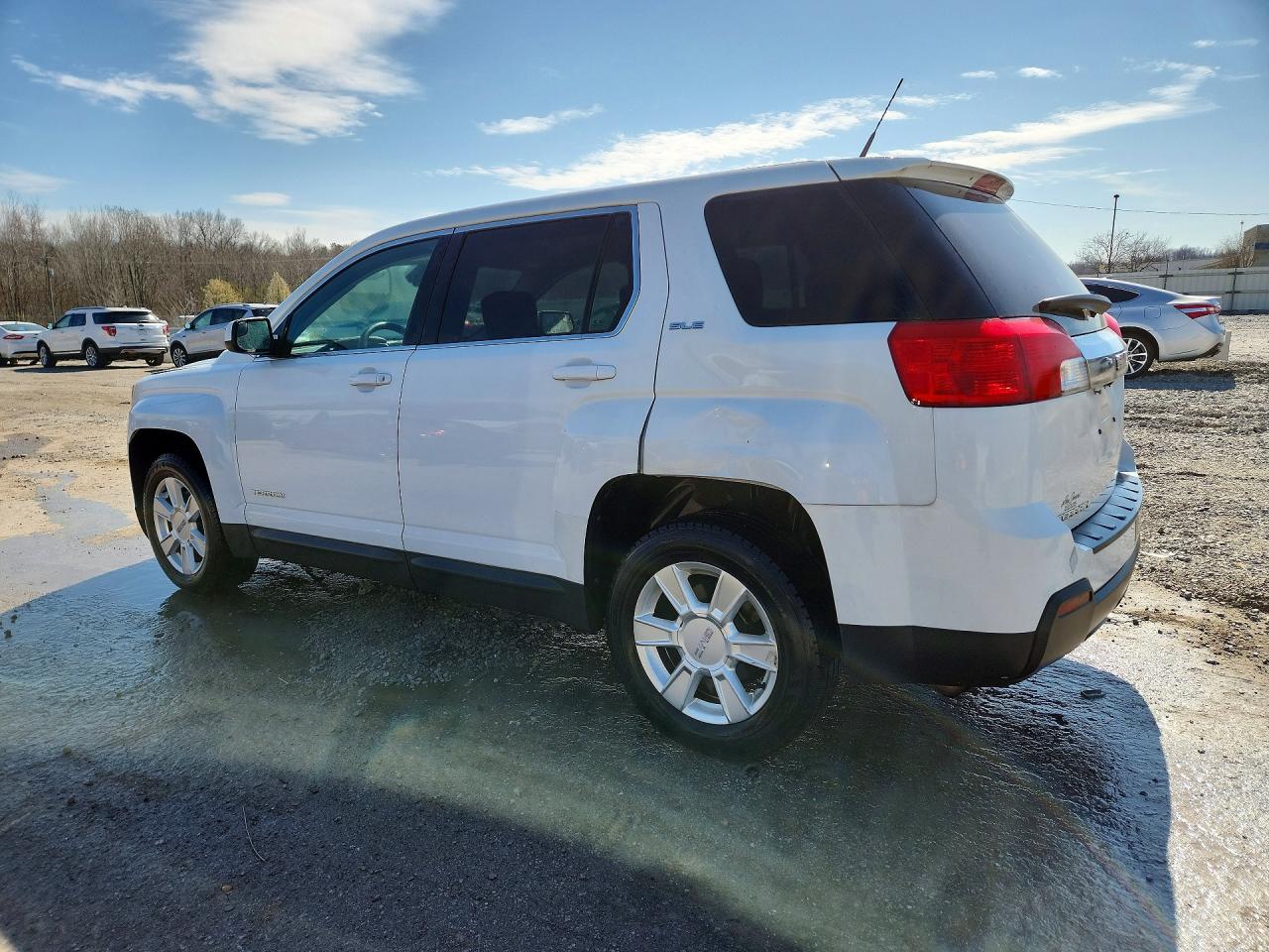 2012 GMC TERRAIN SLE photo 2