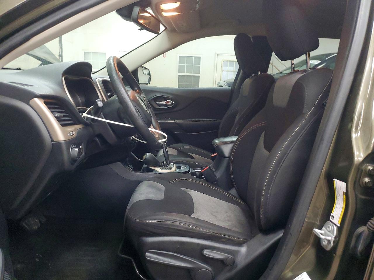 2016 JEEP CHEROKEE SPORT photo 13