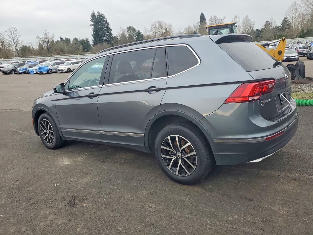2021 VOLKSWAGEN TIGUAN SE photo 3
