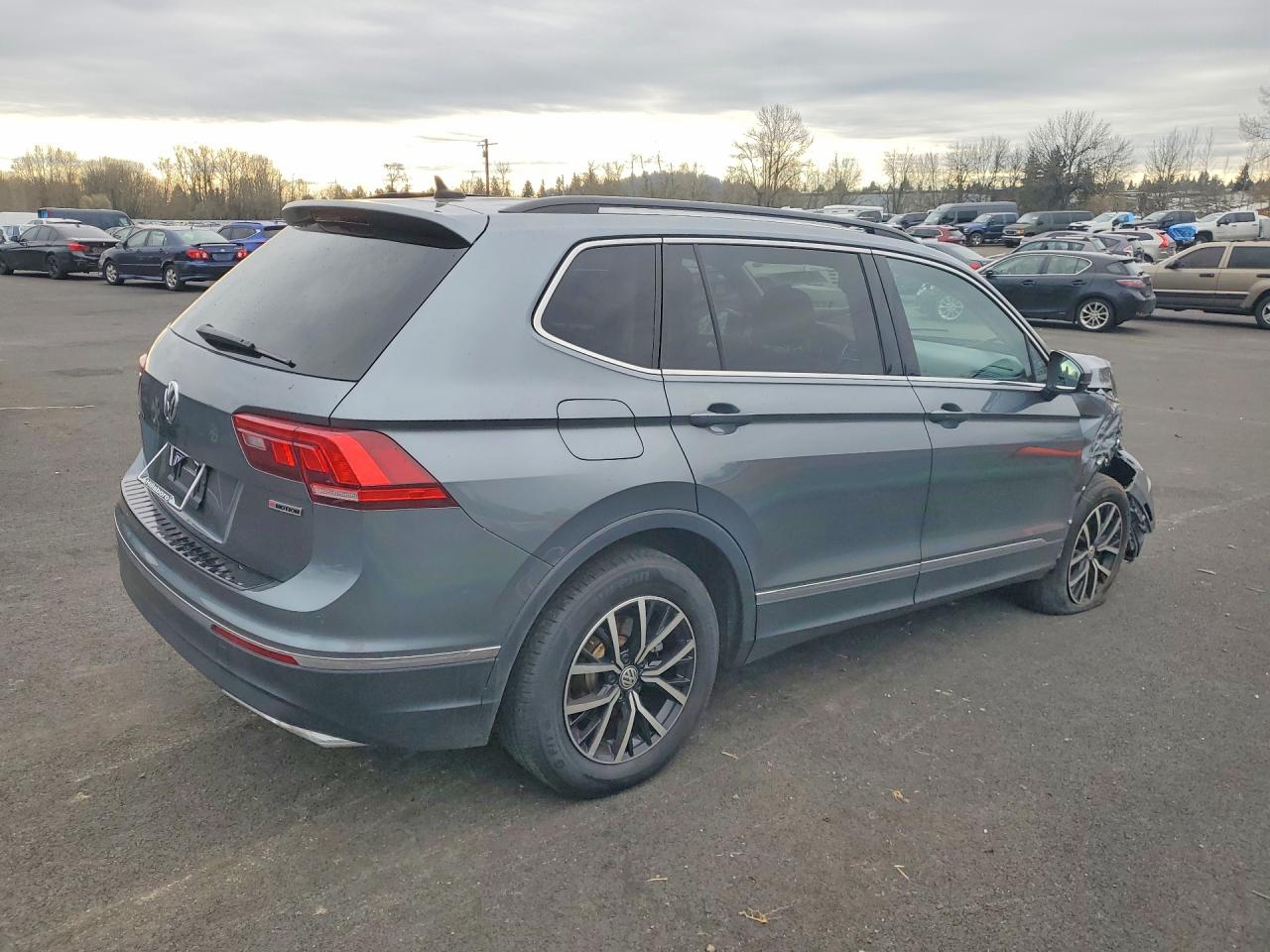 2021 VOLKSWAGEN TIGUAN SE photo 5