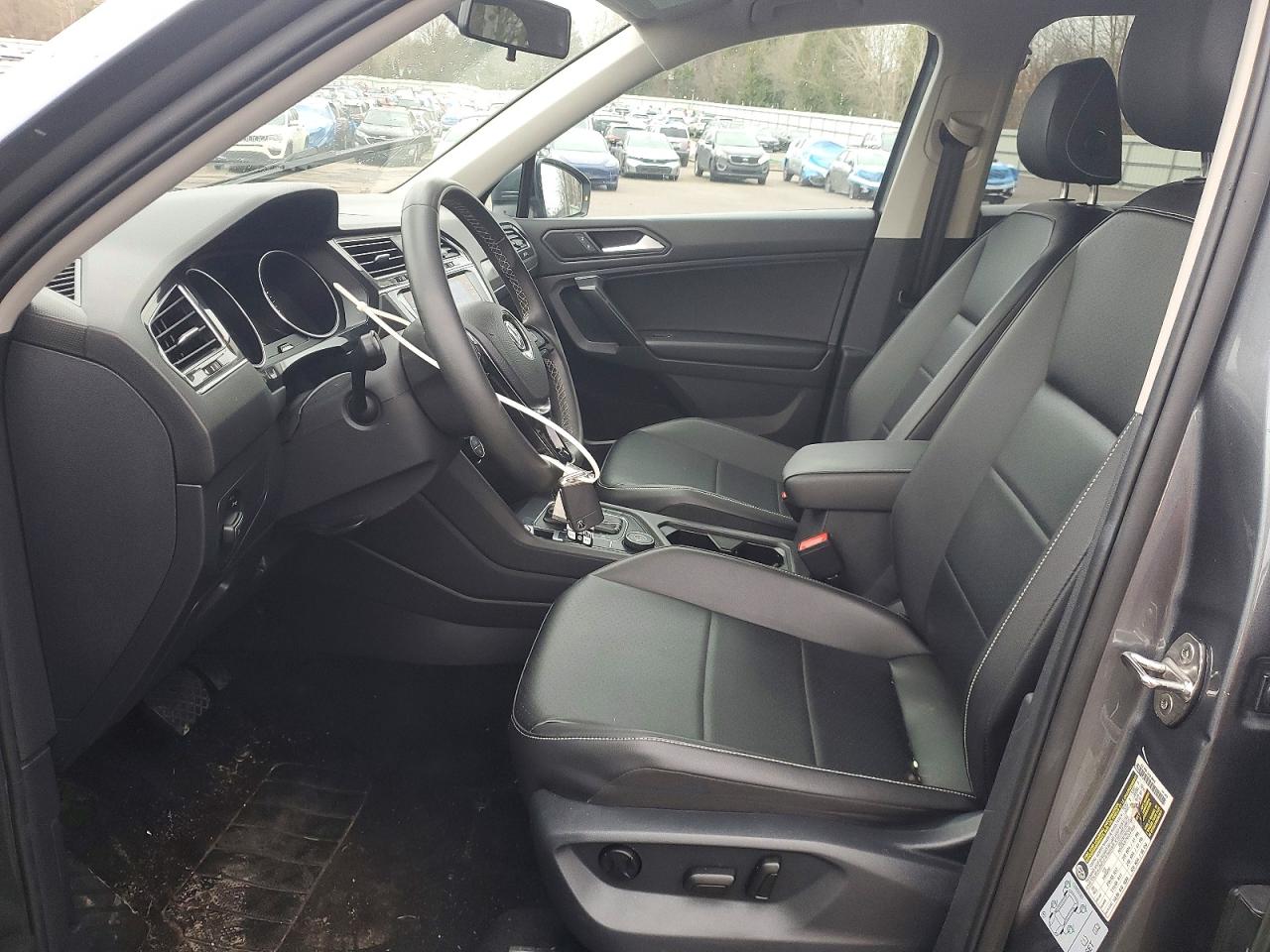 2021 VOLKSWAGEN TIGUAN SE photo 13
