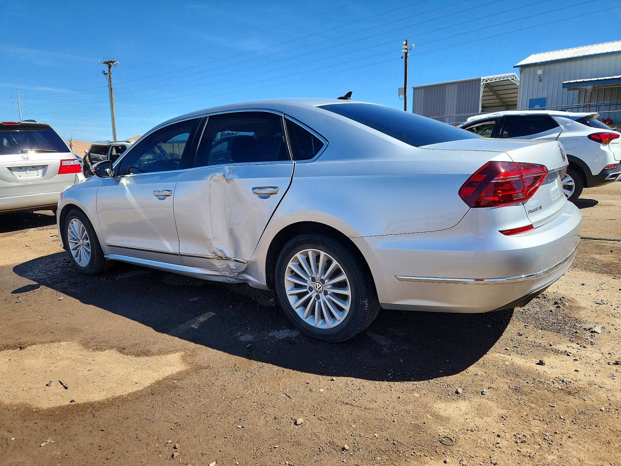 2017 VOLKSWAGEN PASSAT SE photo 2