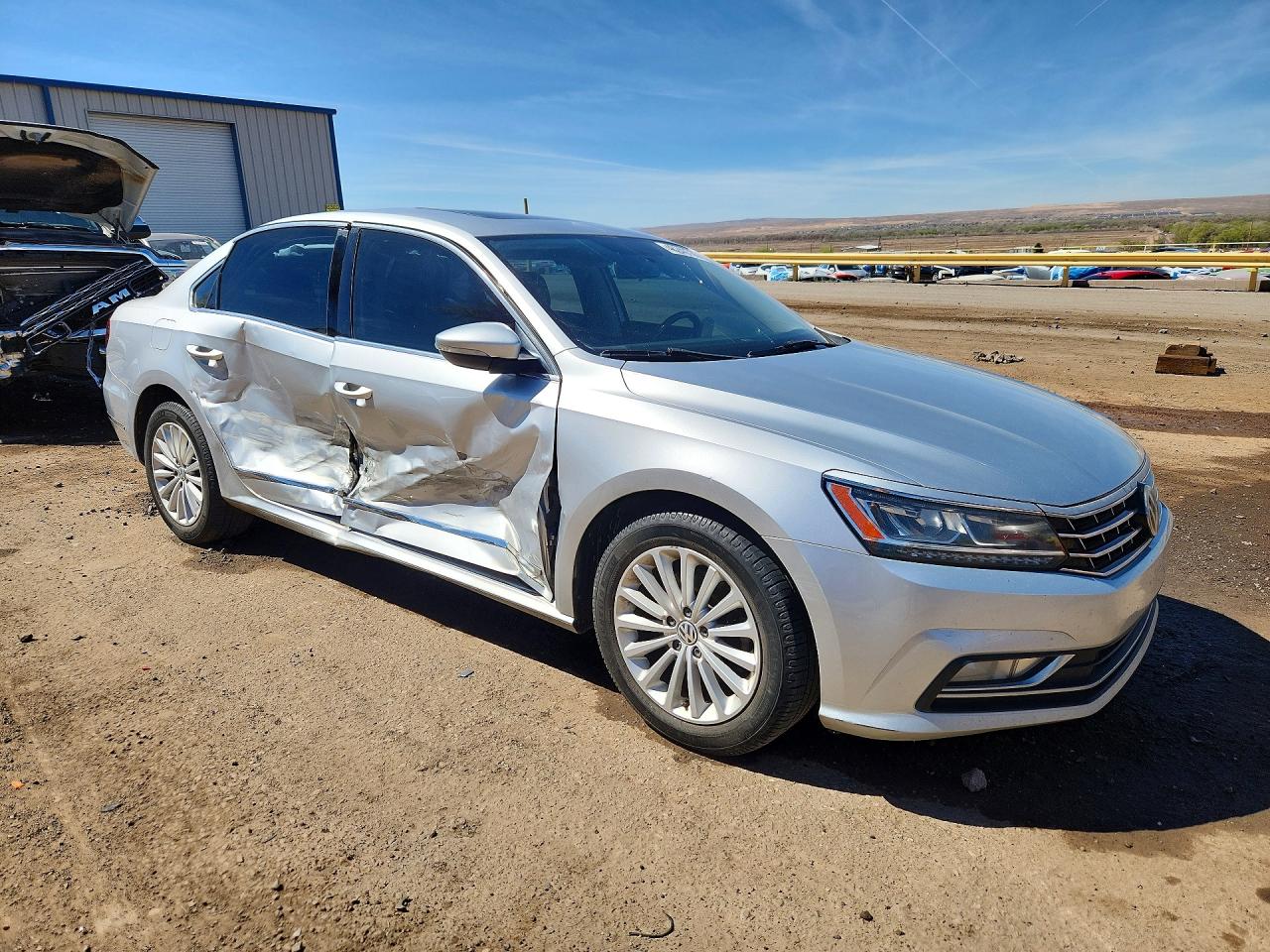 2017 VOLKSWAGEN PASSAT SE photo 4