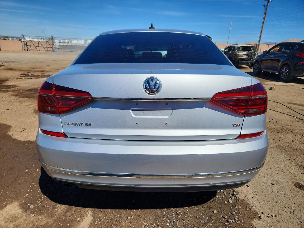2017 VOLKSWAGEN PASSAT SE photo 6