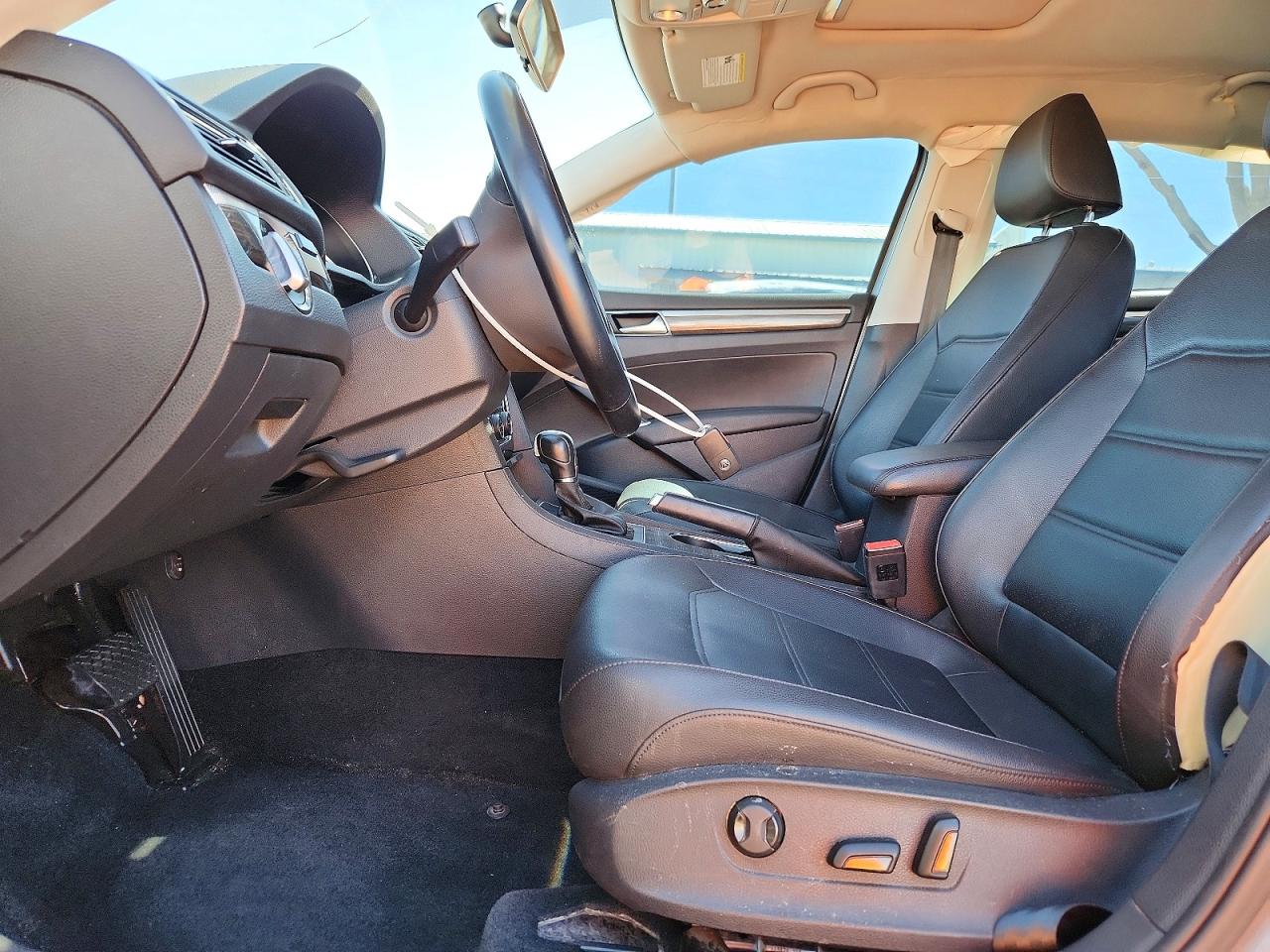 2017 VOLKSWAGEN PASSAT SE photo 7