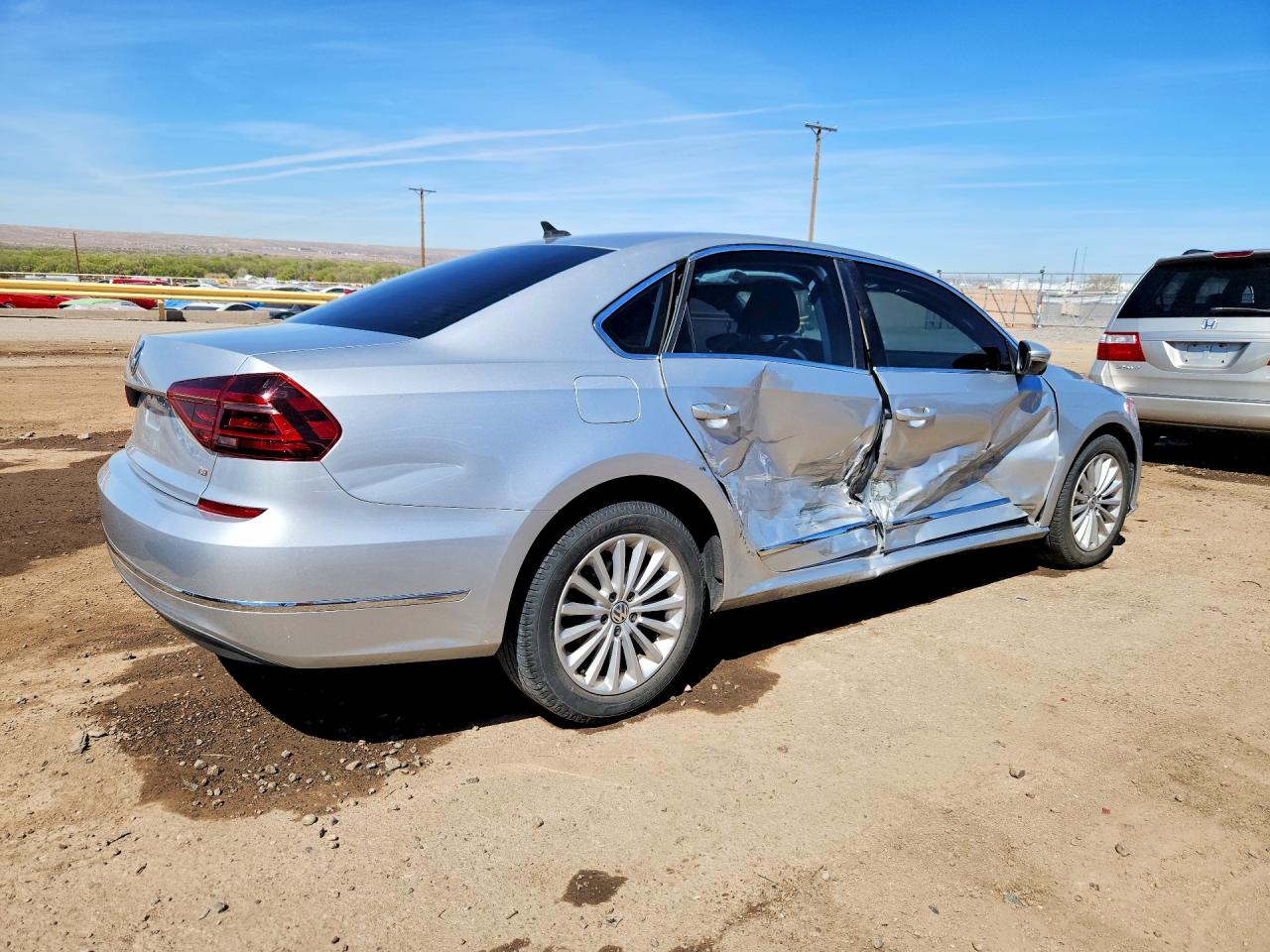 2017 VOLKSWAGEN PASSAT SE photo 3