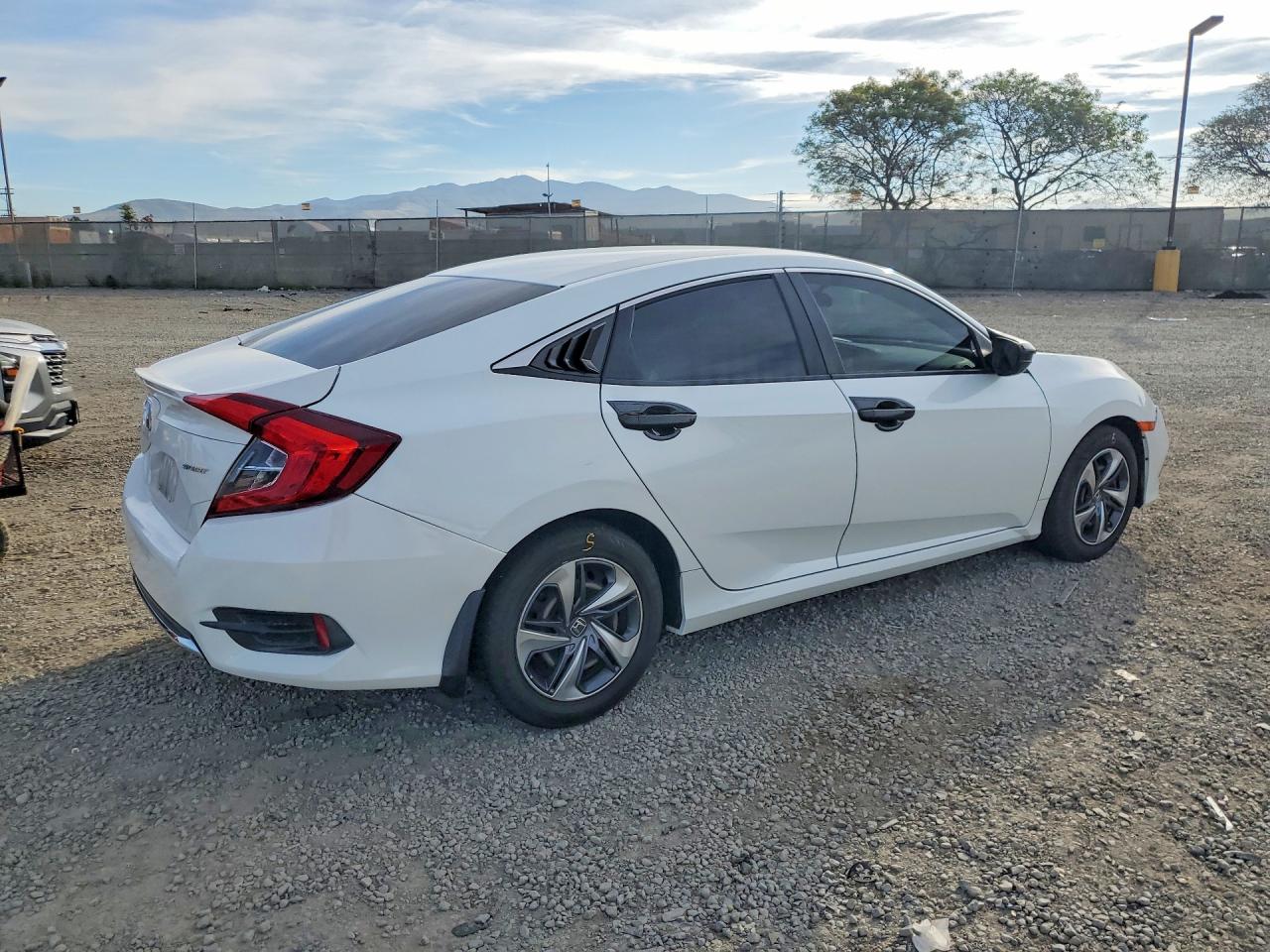 2020 HONDA CIVIC LX photo 5