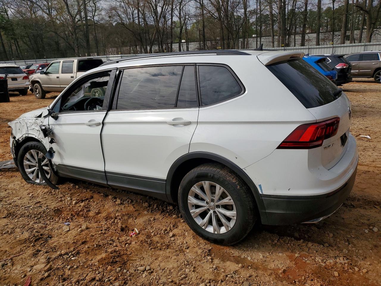 2020 VOLKSWAGEN TIGUAN S photo 3