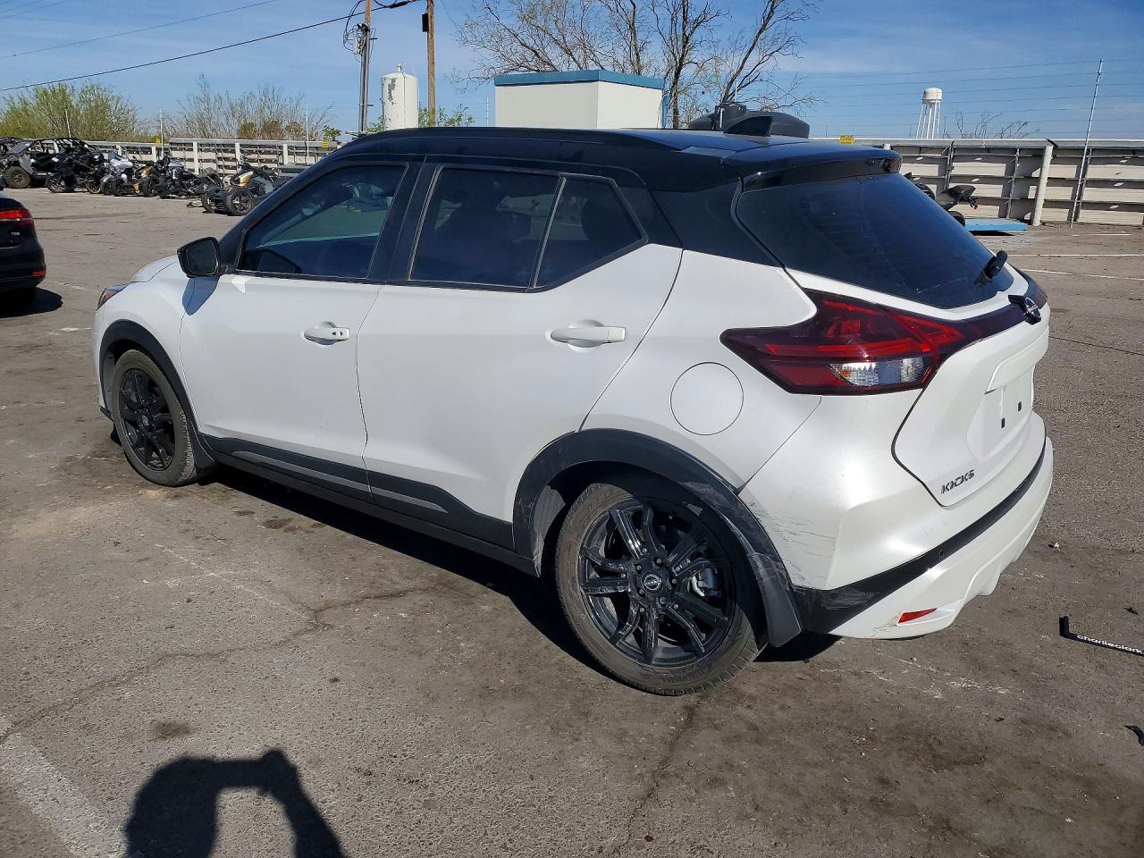2023 NISSAN KICKS SR photo 4