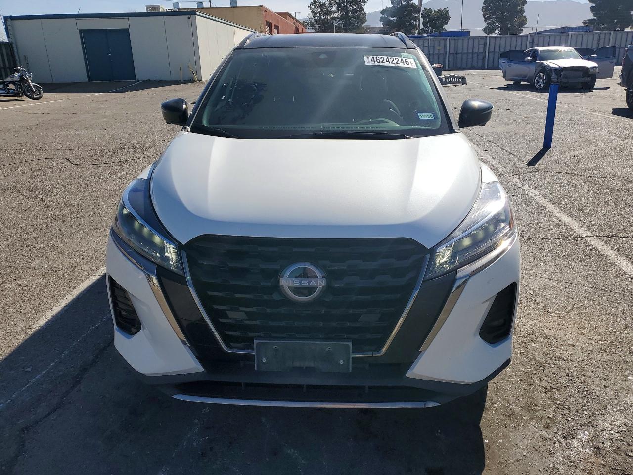 2023 NISSAN KICKS SR photo 13