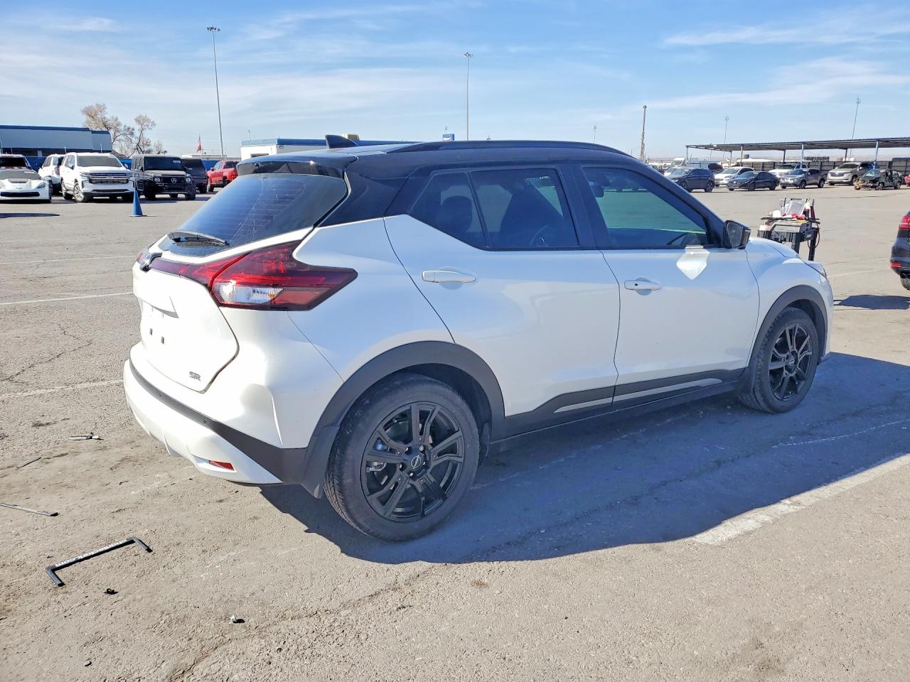 2023 NISSAN KICKS SR photo 7
