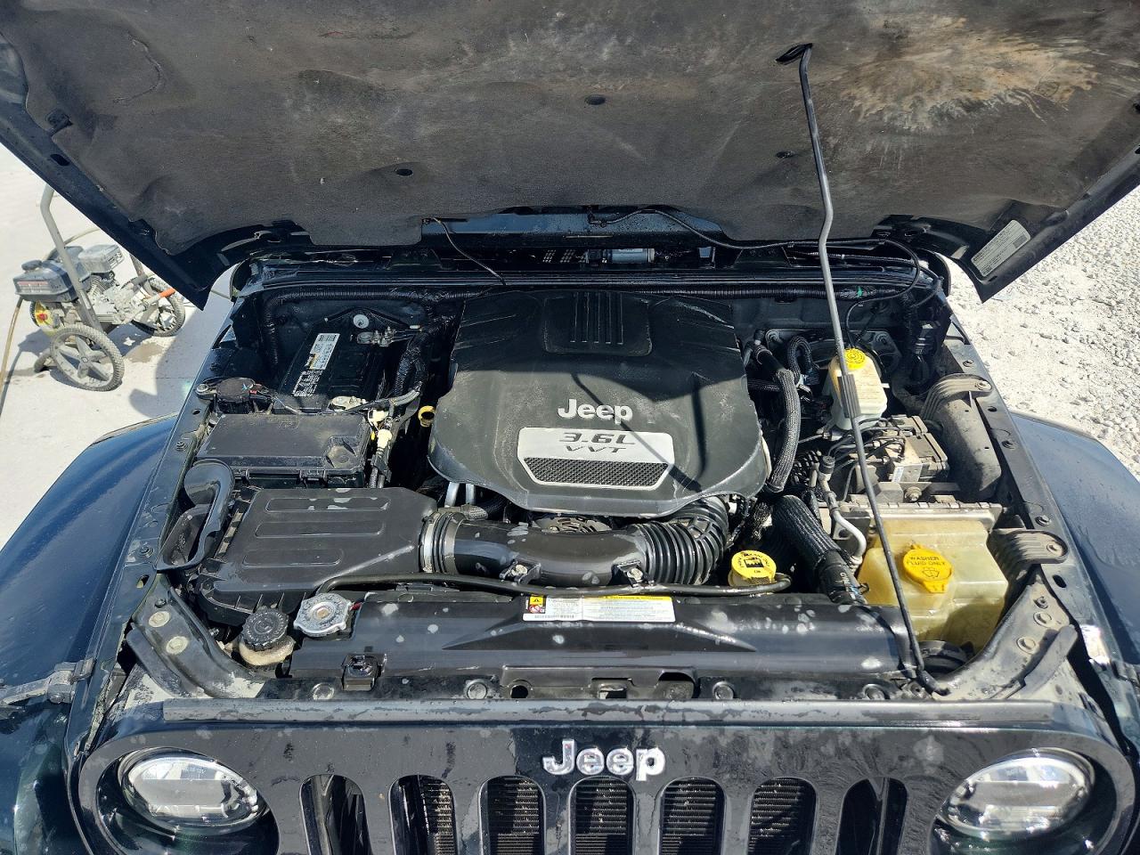 2012 JEEP WRANGLER UNLIMITED SAHARA photo 12
