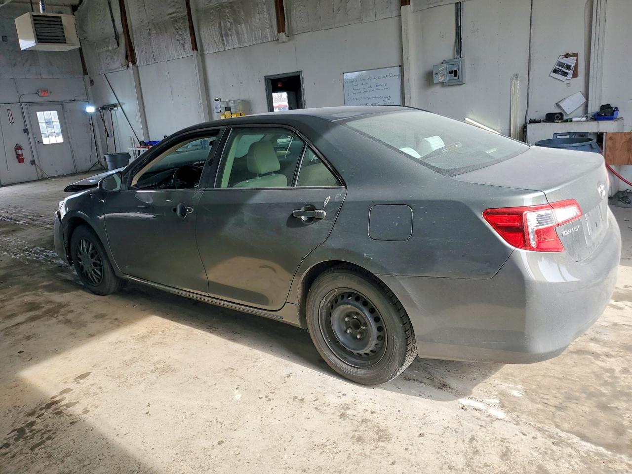 2012 TOYOTA CAMRY LE photo 3