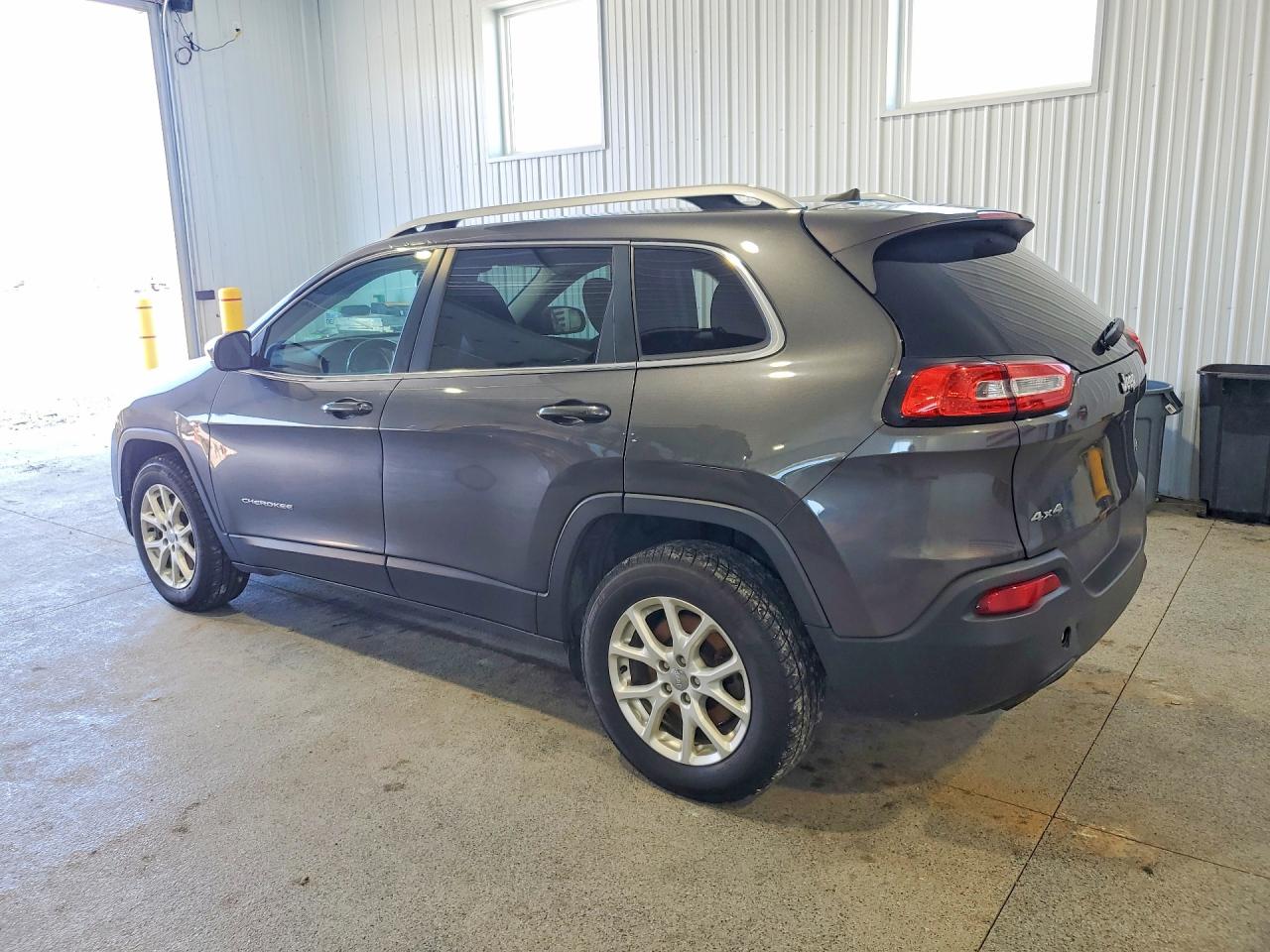 2016 JEEP CHEROKEE LATITUDE photo 3