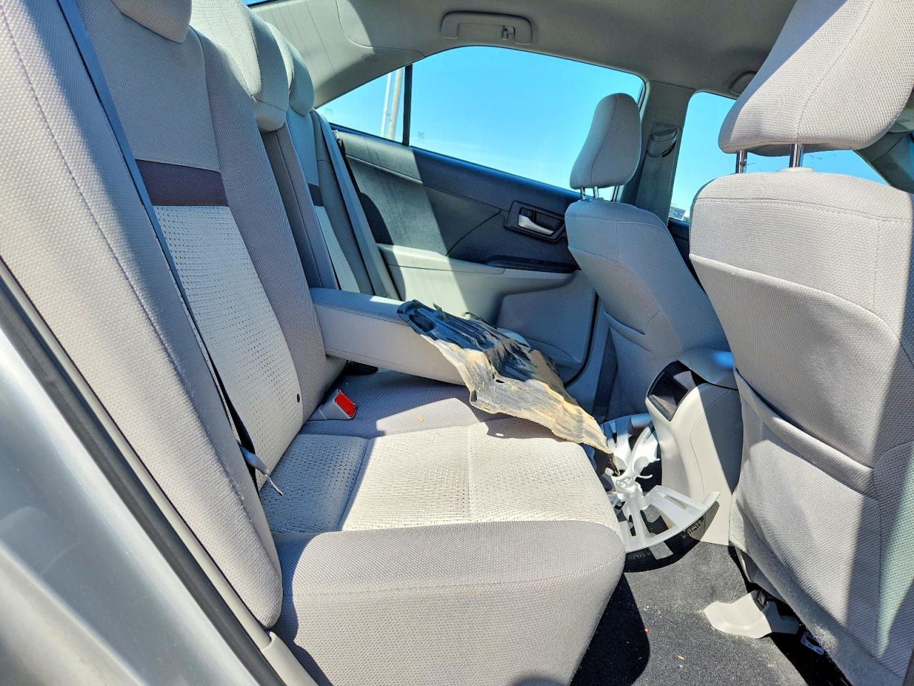 2014 TOYOTA CAMRY LE photo 19
