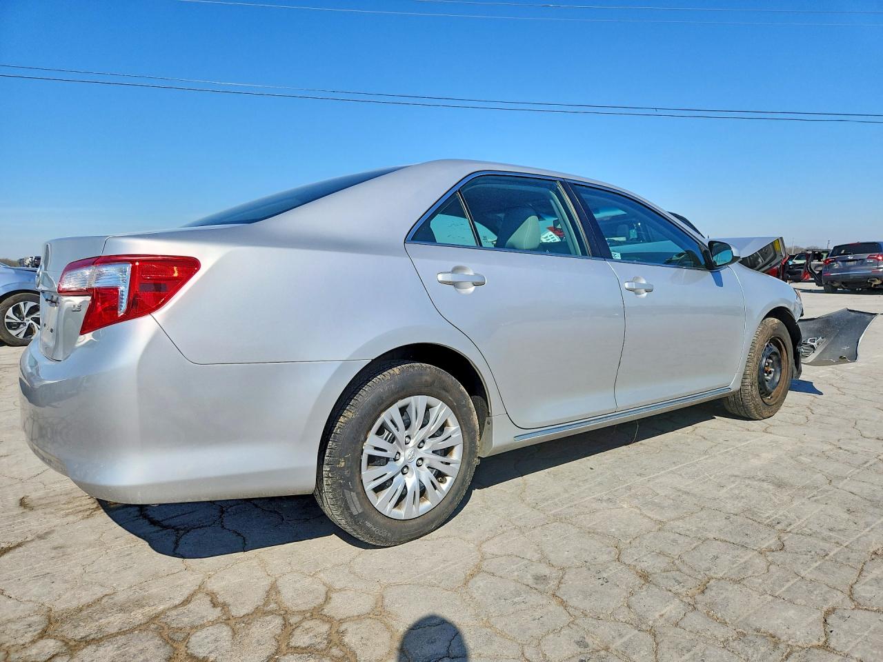 2014 TOYOTA CAMRY LE photo 5