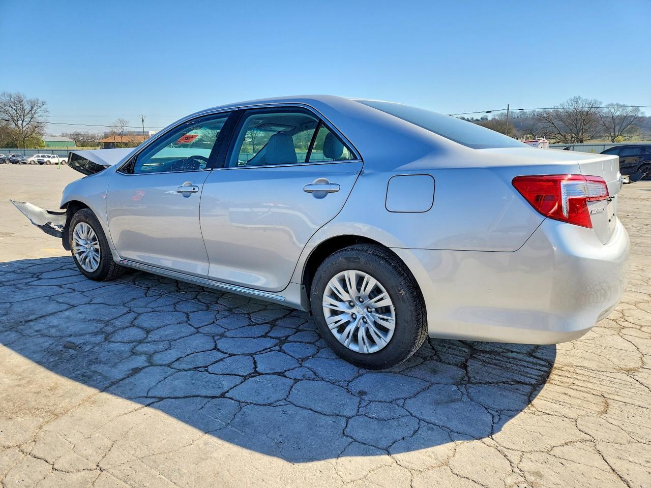 2014 TOYOTA CAMRY LE photo 3