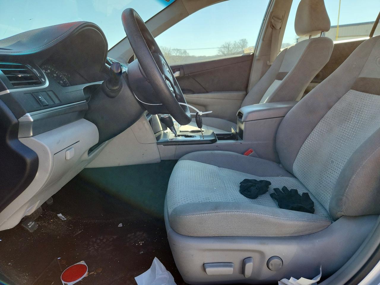 2014 TOYOTA CAMRY LE photo 13