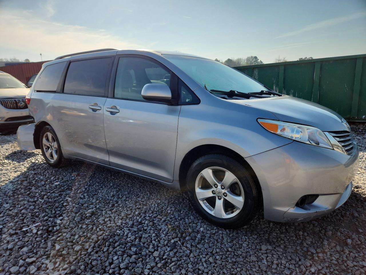 2017 TOYOTA SIENNA LE 8-PASSENGER photo 7