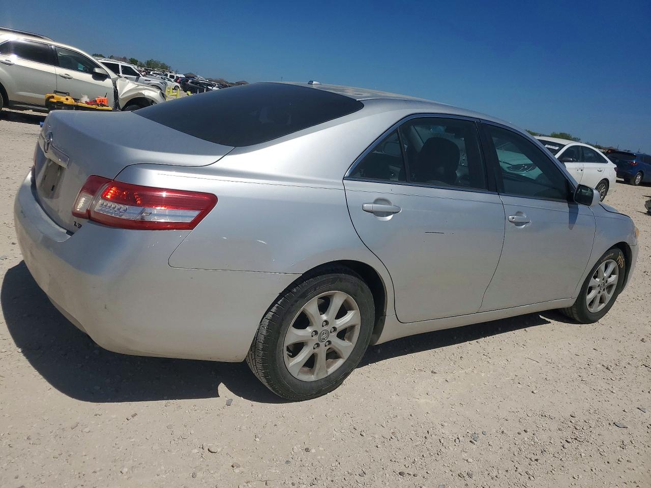 2011 TOYOTA CAMRY LE photo 3