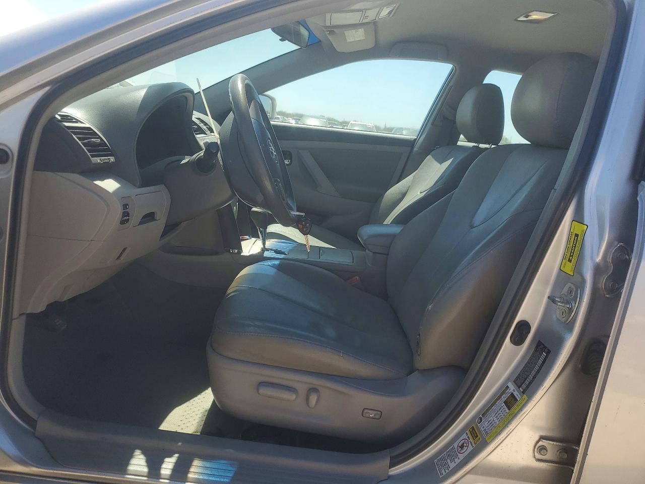 2011 TOYOTA CAMRY LE photo 7