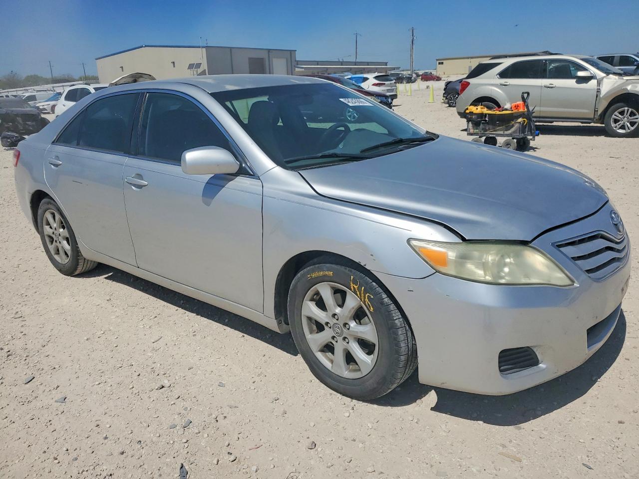 2011 TOYOTA CAMRY LE photo 4