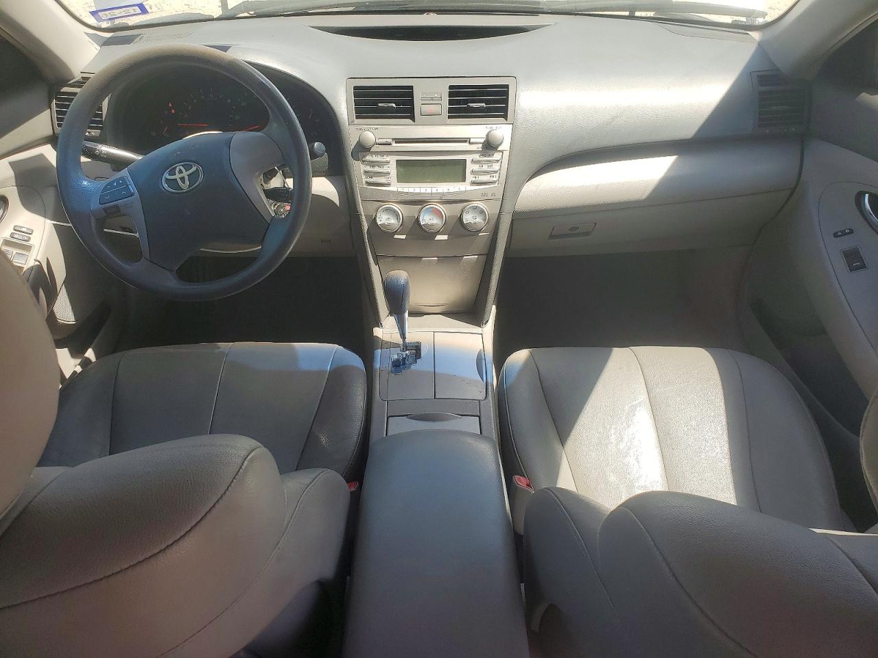 2011 TOYOTA CAMRY LE photo 8