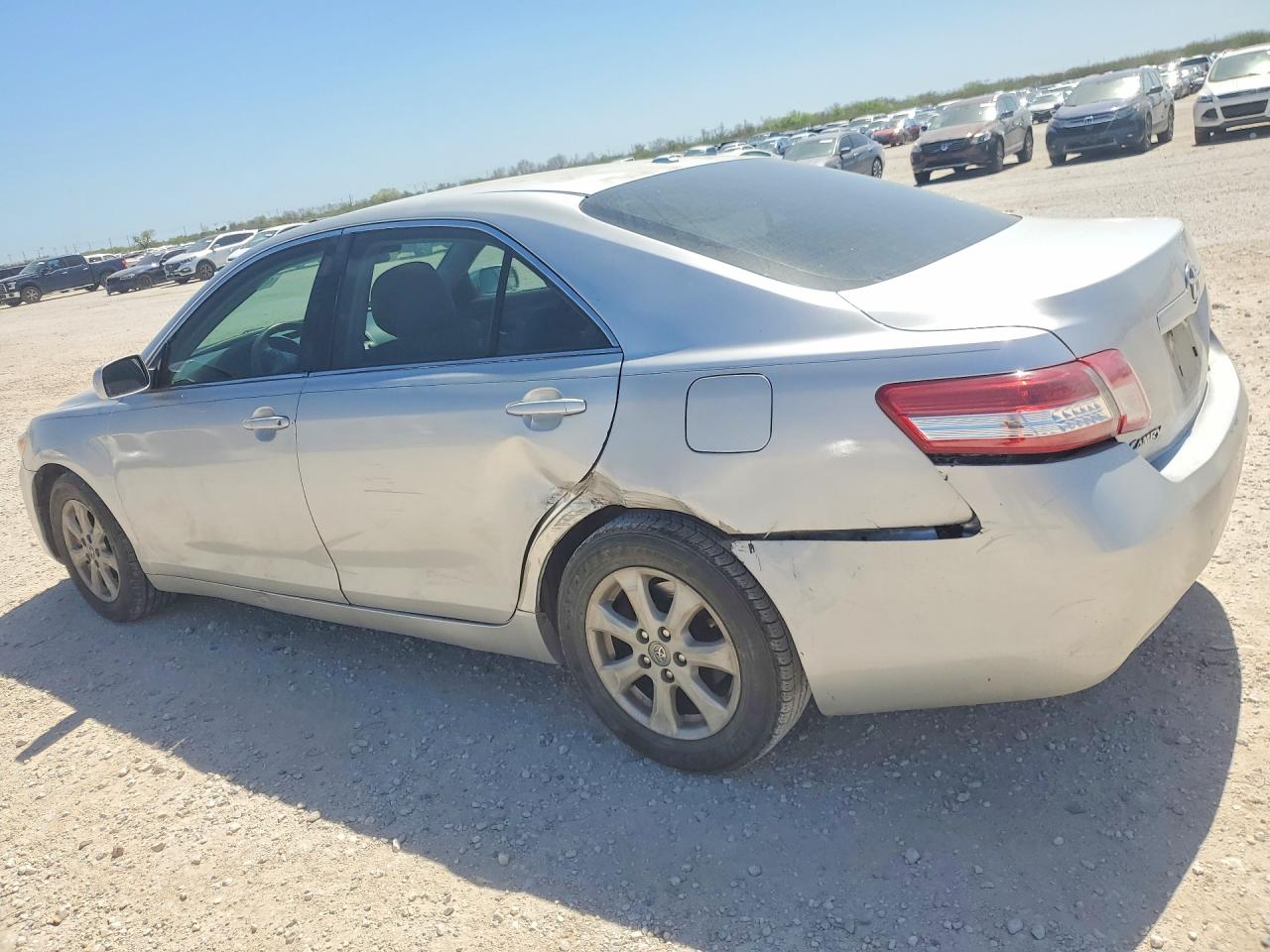 2011 TOYOTA CAMRY LE photo 2