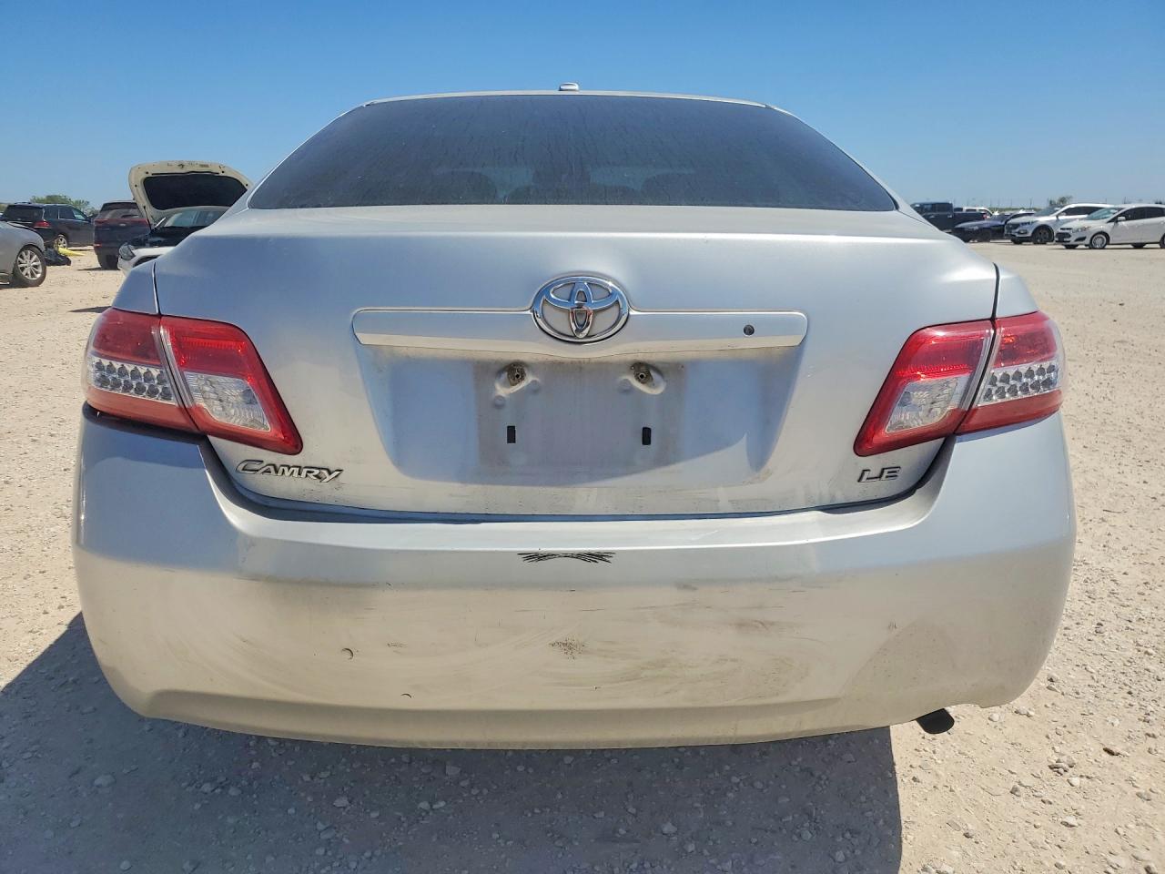 2011 TOYOTA CAMRY LE photo 6
