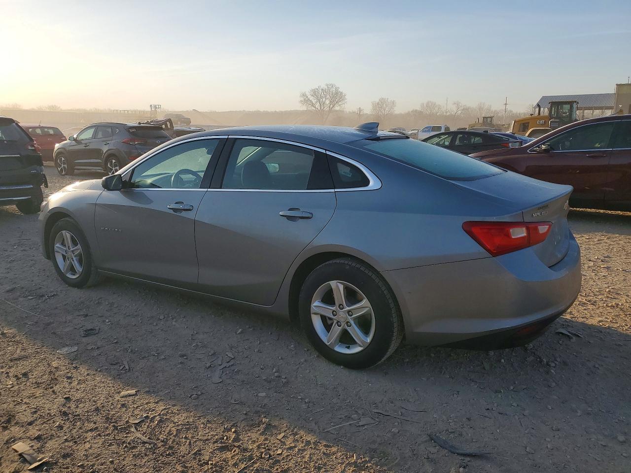 2023 CHEVROLET MALIBU LT photo 4