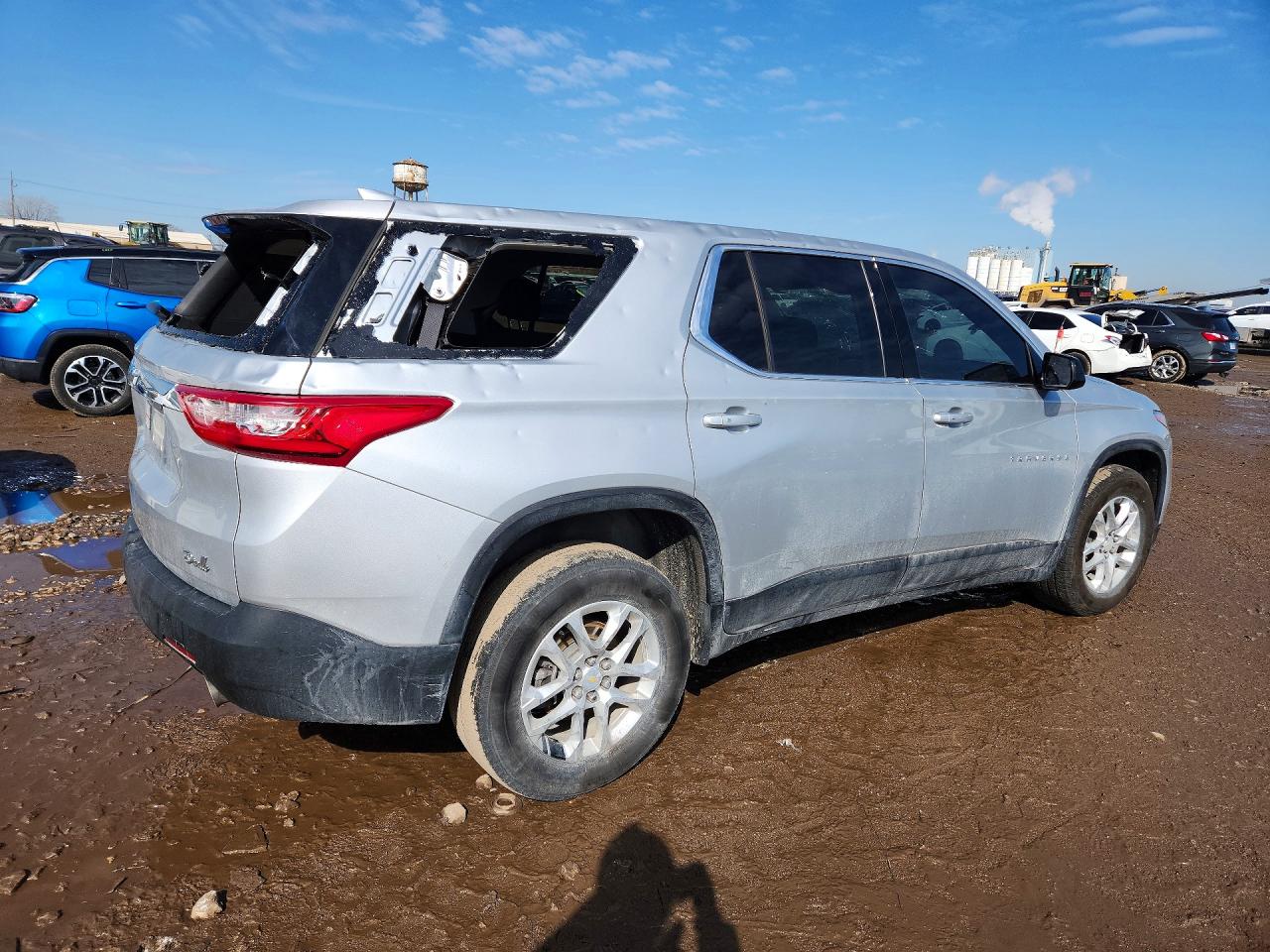 2020 CHEVROLET TRAVERSE LS photo 5