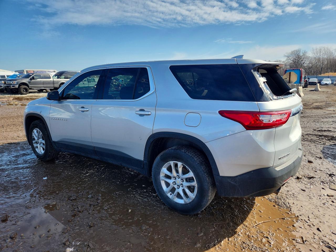 2020 CHEVROLET TRAVERSE LS photo 3