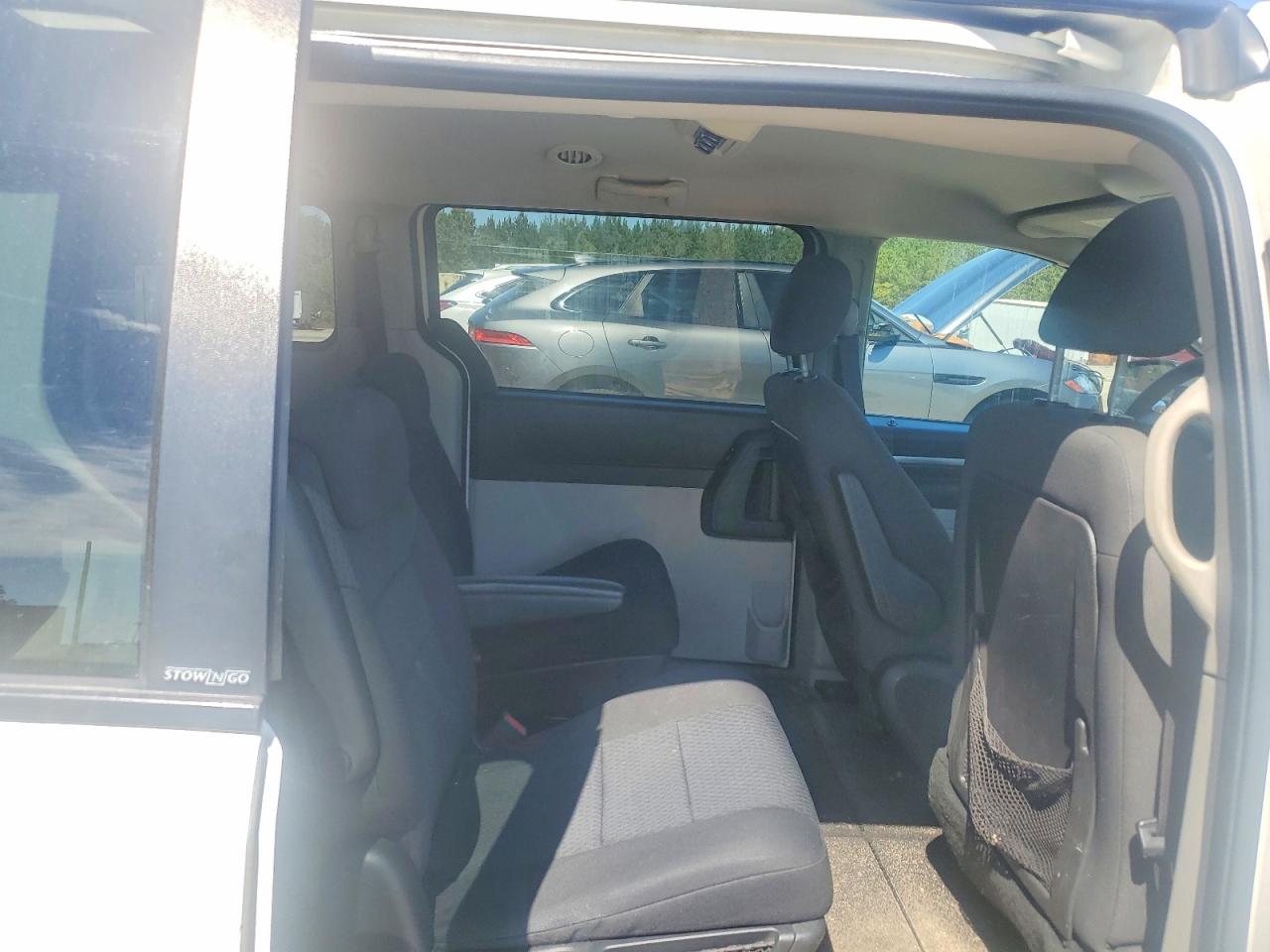 2010 DODGE GRAND CARAVAN SE photo 10