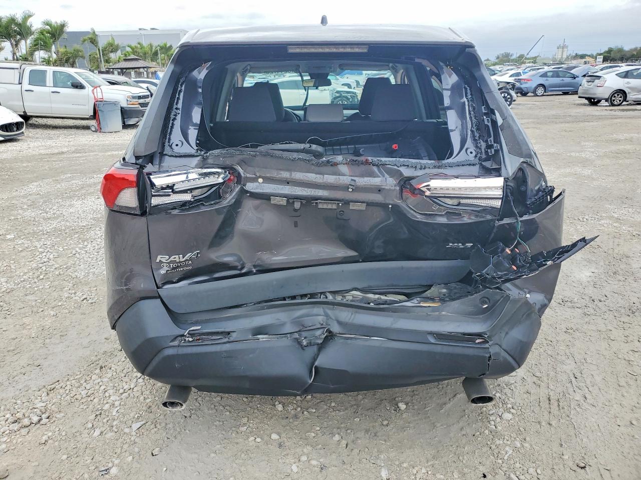 2021 TOYOTA RAV4 XLE photo 11