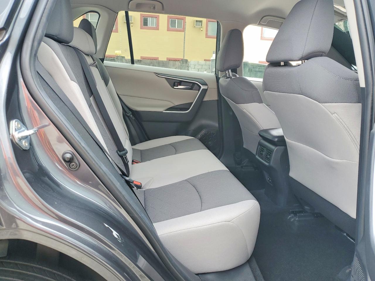 2021 TOYOTA RAV4 XLE photo 19