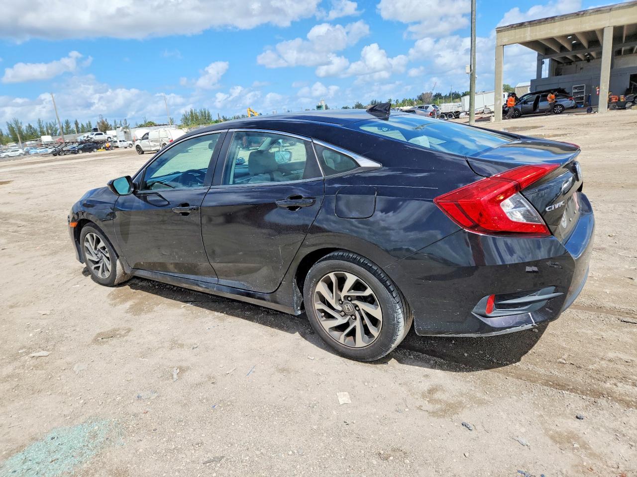 2017 HONDA CIVIC EX photo 4
