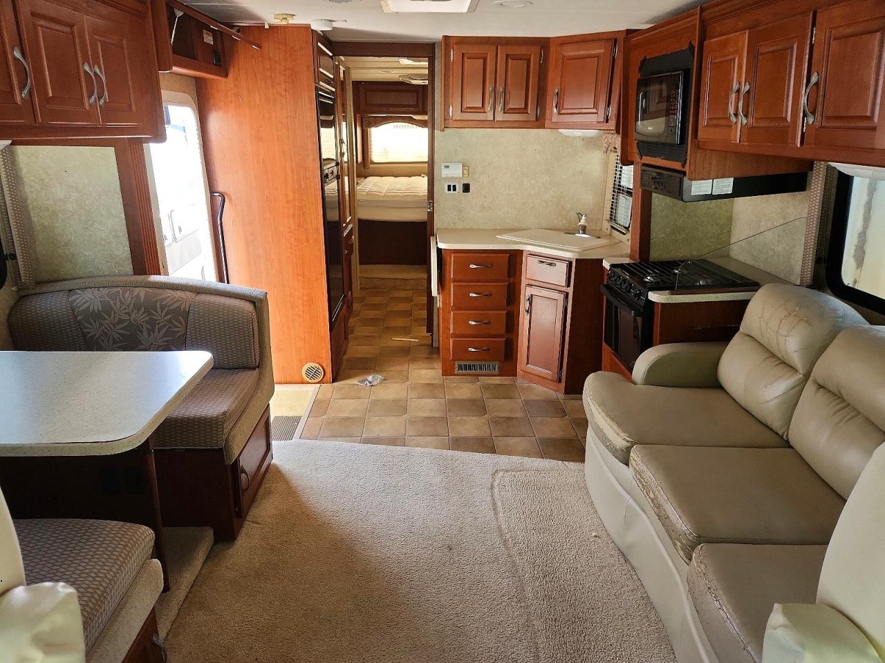 2007 FOUR WINDS HURRICANE RV photo 6