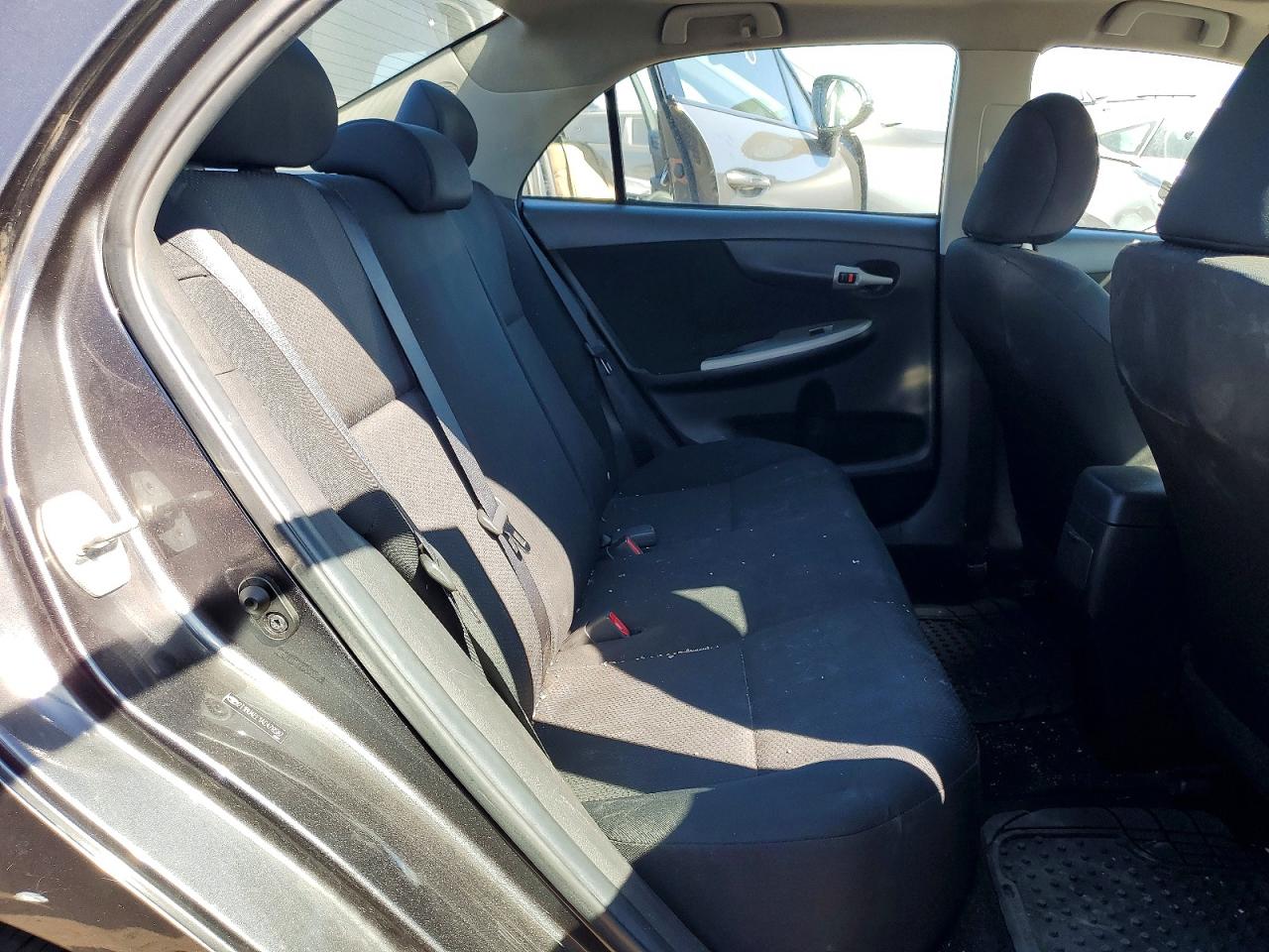 2010 TOYOTA COROLLA photo 19