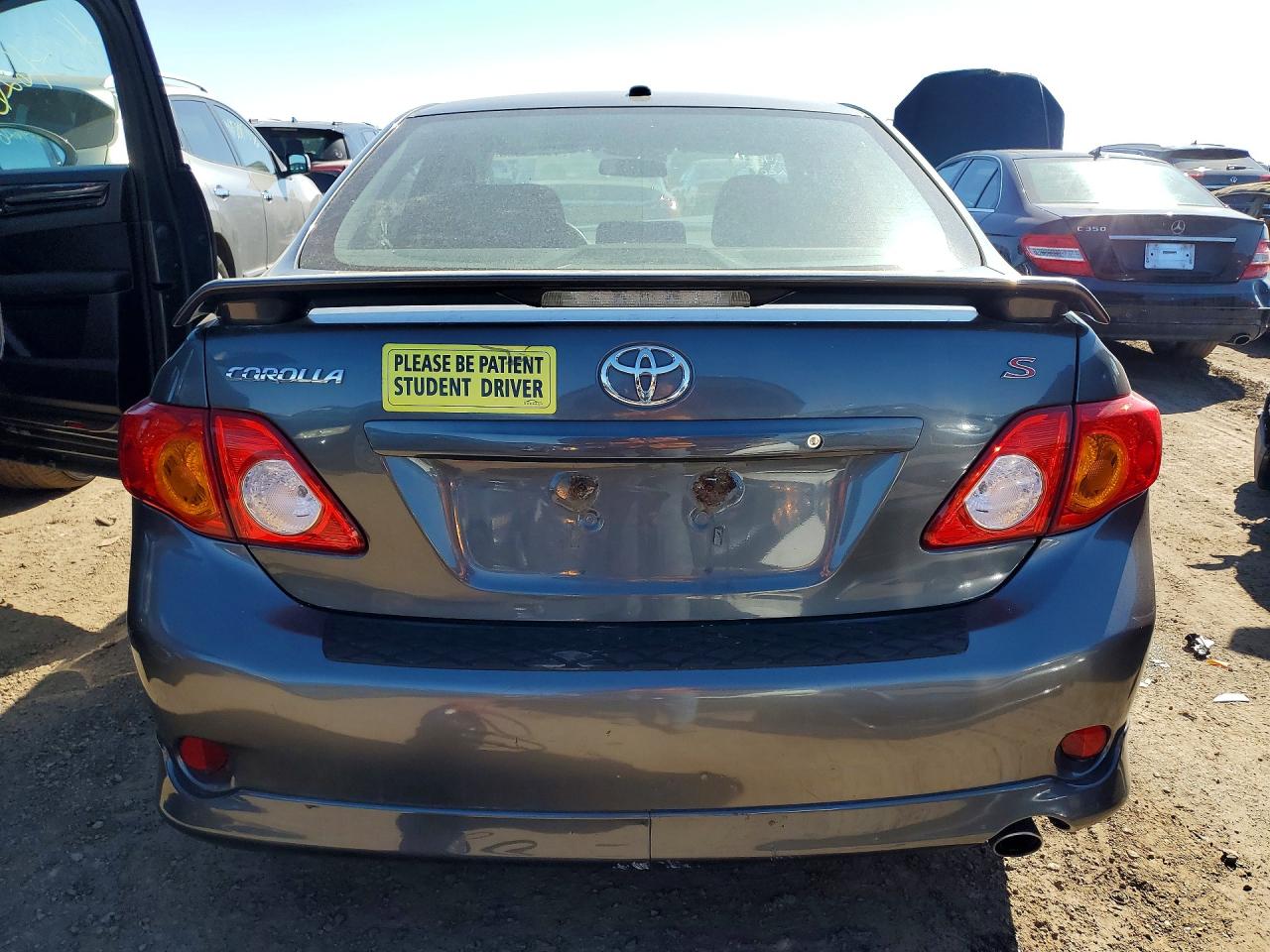 2010 TOYOTA COROLLA photo 11