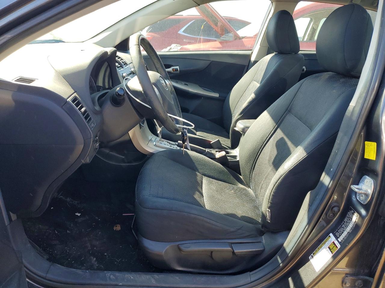 2010 TOYOTA COROLLA photo 13