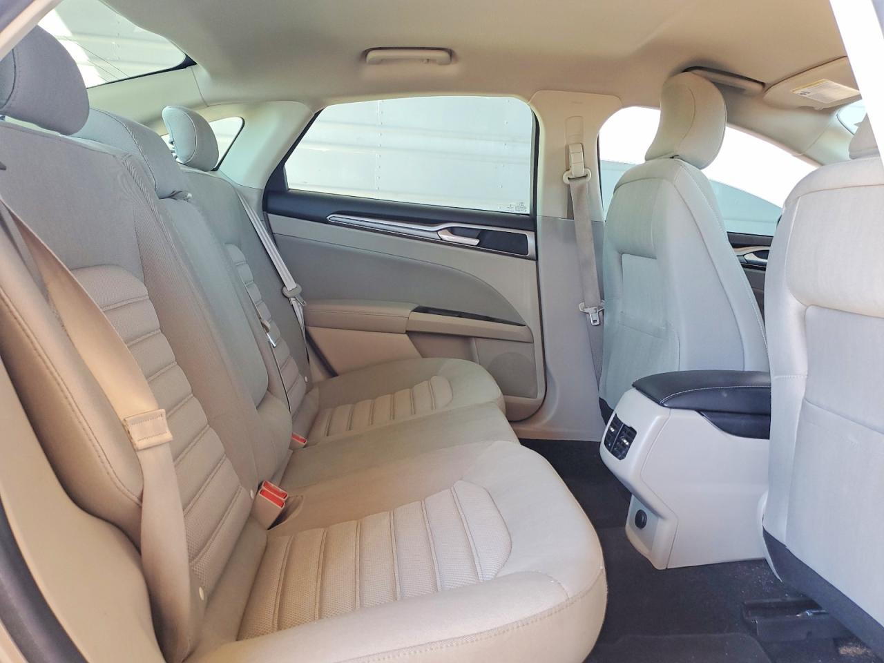 2017 FORD FUSION SE photo 10