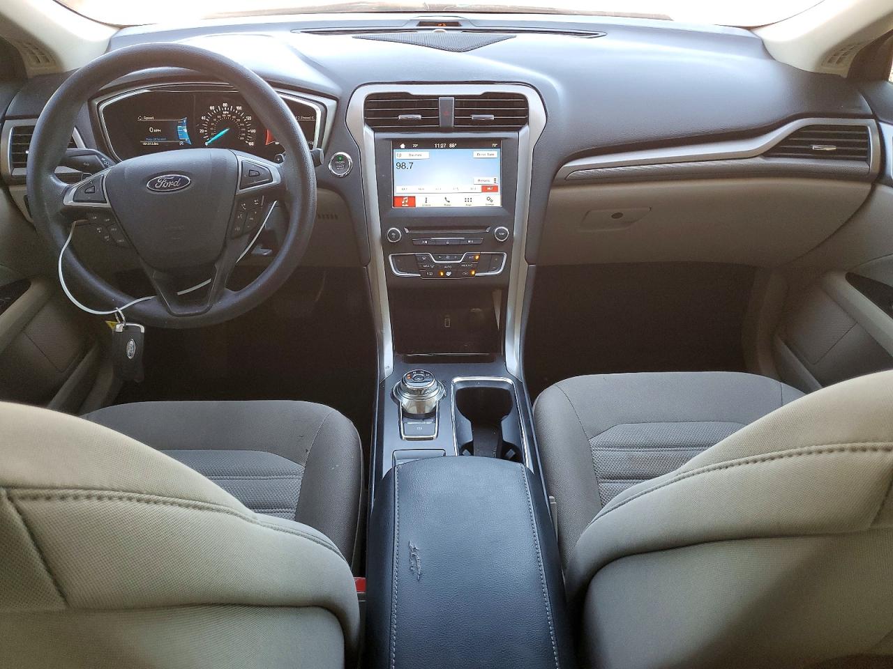 2017 FORD FUSION SE photo 8
