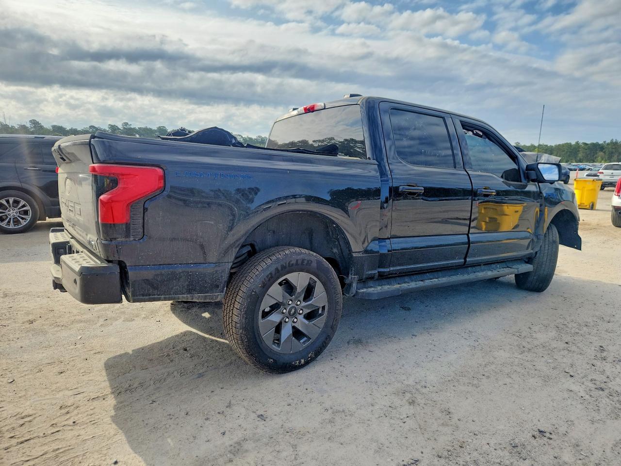 2024 FORD F150 LIGHTNING XLT photo 3